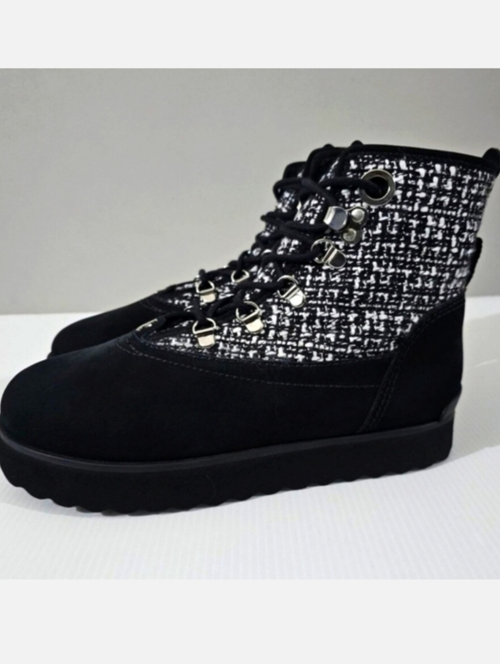 Larroude Vail Lace Up Ankle Boot Womens 7.5 Black White Tweed Suede Cozy Winter
